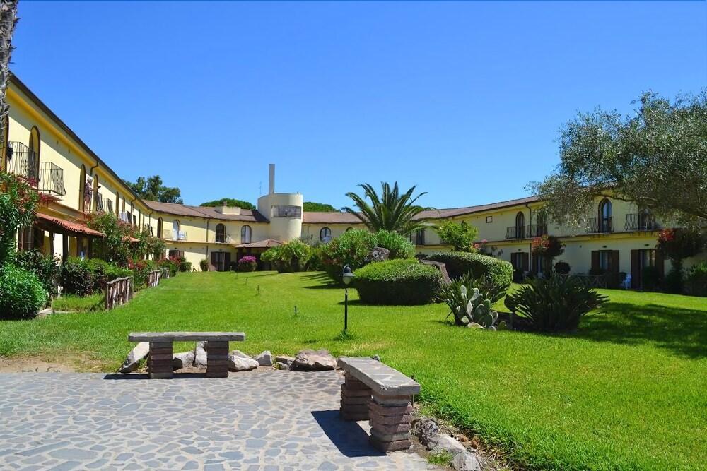 Horse Country Resort Congress & Spa - Hotel Ribot Arborea Esterno foto
