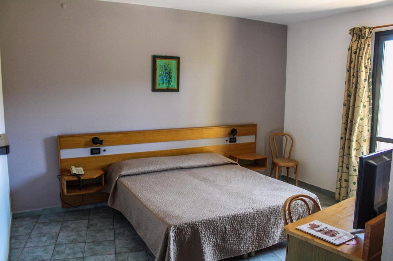 Horse Country Resort Congress & Spa - Hotel Ribot Arborea Esterno foto